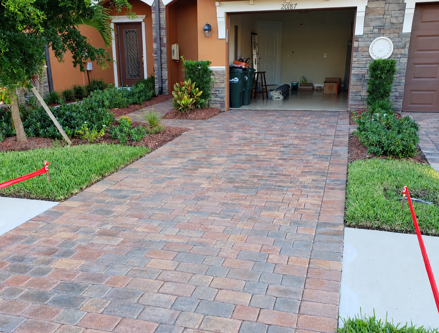 Dry, matte driveway pavers at Lagente Circle in Gran Paradiso, Venice, shown in the unfinished comparison.
