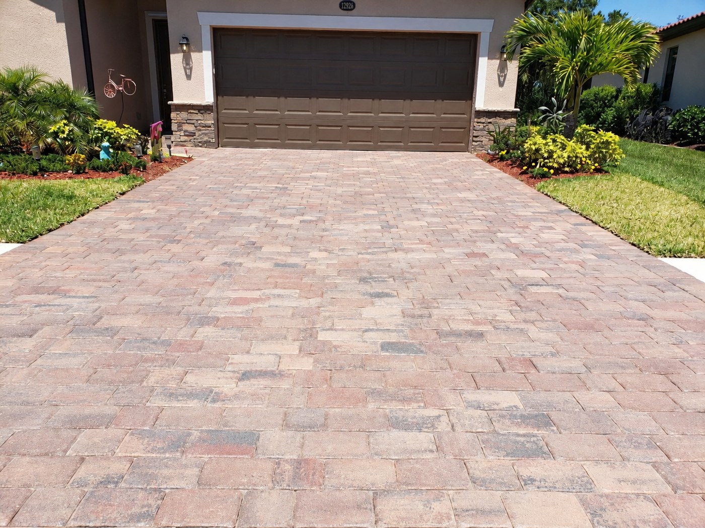 Dry, matte driveway pavers at Canavese Lane in Gran Paradiso, Venice, shown in the unfinished comparison.
